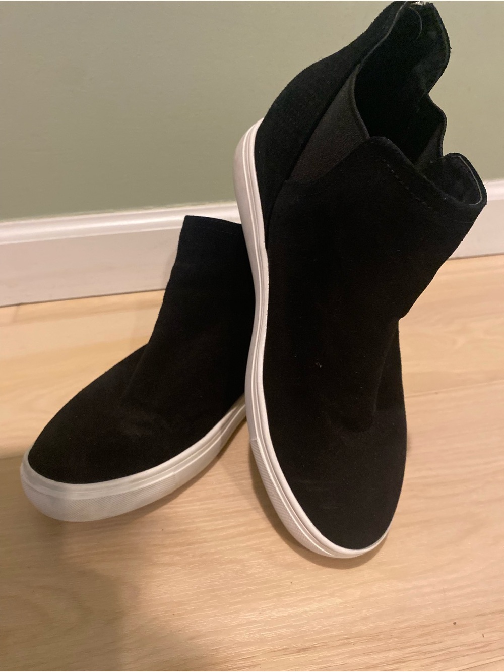 INC International Concepts Black Slip-On Suede High-Top Sneakers wWhite Sole 7.5